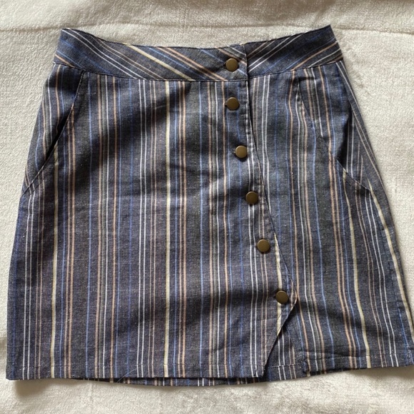 5/$25☮️Boho Fashion on Earth Asymmetrical Multicolor Button Mini Skirt - Picture 3 of 7